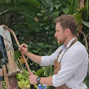 Capturing Love: Timeless Live Oil Portraits and Wedding Scenes - Thumbnail 4